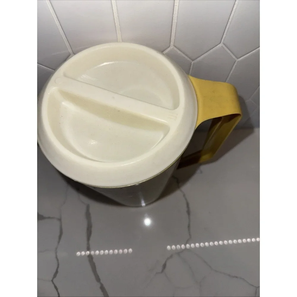 Rubbermaid vintage 25